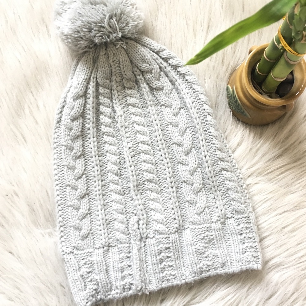 🎄SALE🎄Light Gray Pom Beanie